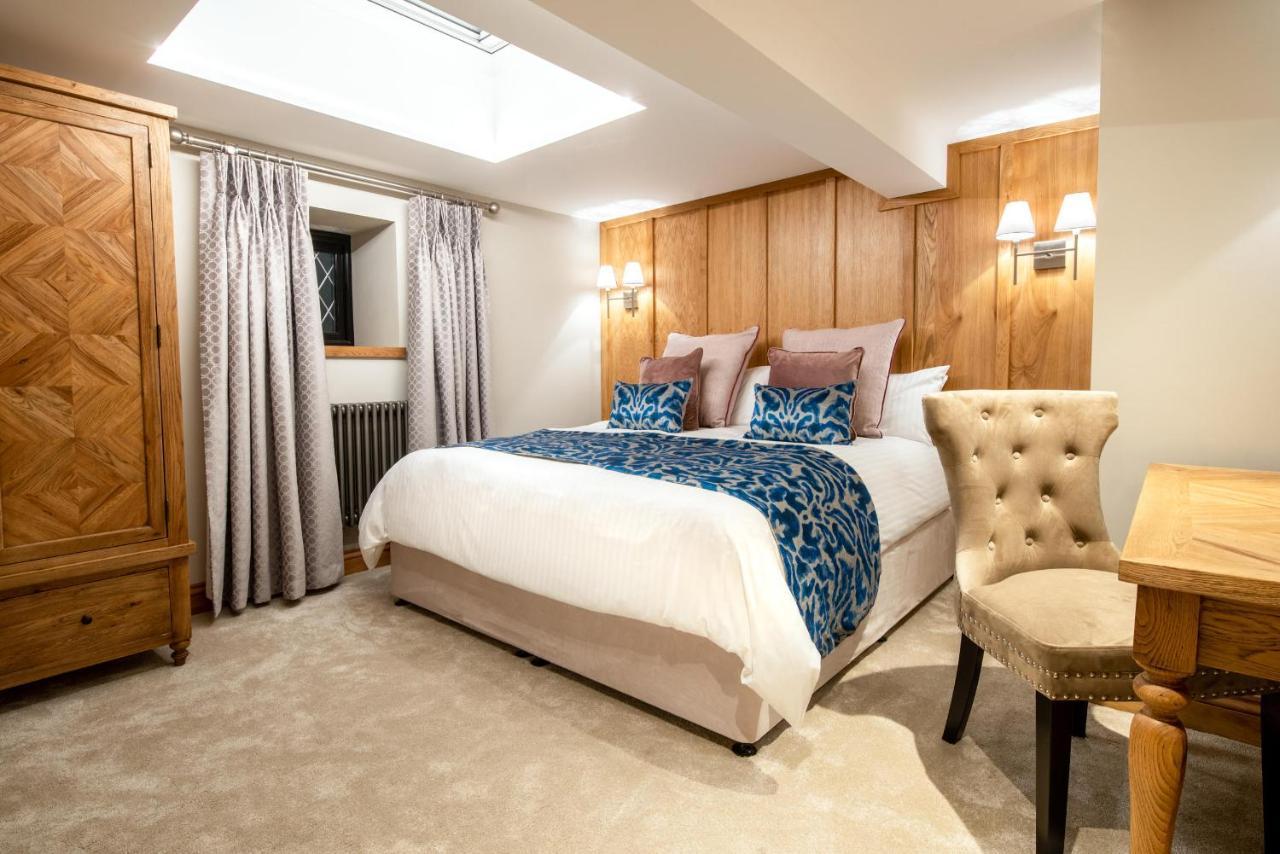 Boringdon Hall Hotel And Spa Plymouth Eksteriør bilde A bedroom at The Old Vicarage Hotel