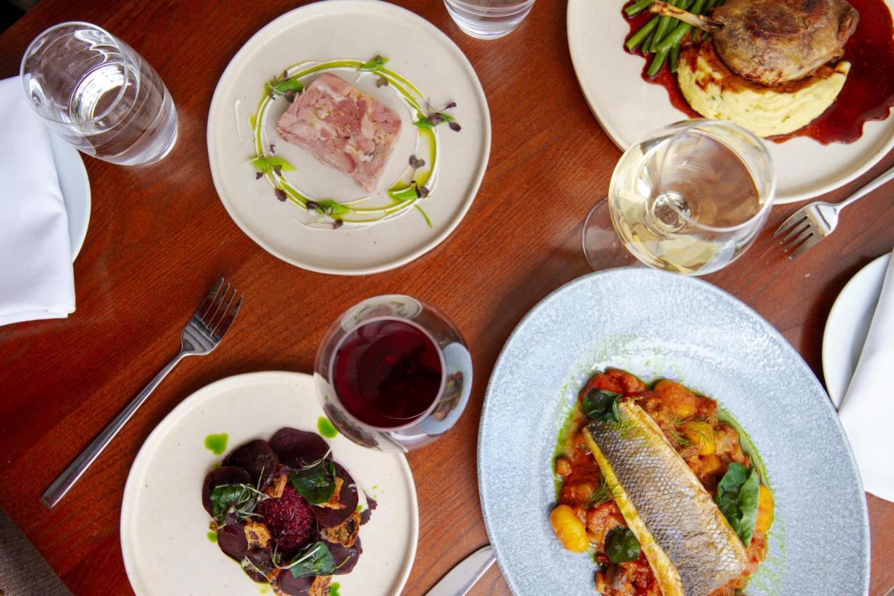 Boringdon Hall Hotel And Spa Plymouth Eksteriør bilde Dishes at the restaurant