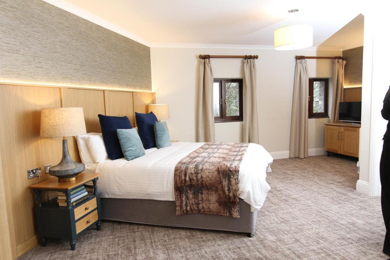 Boringdon Hall Hotel And Spa Plymouth Eksteriør bilde A bedroom at the hotel