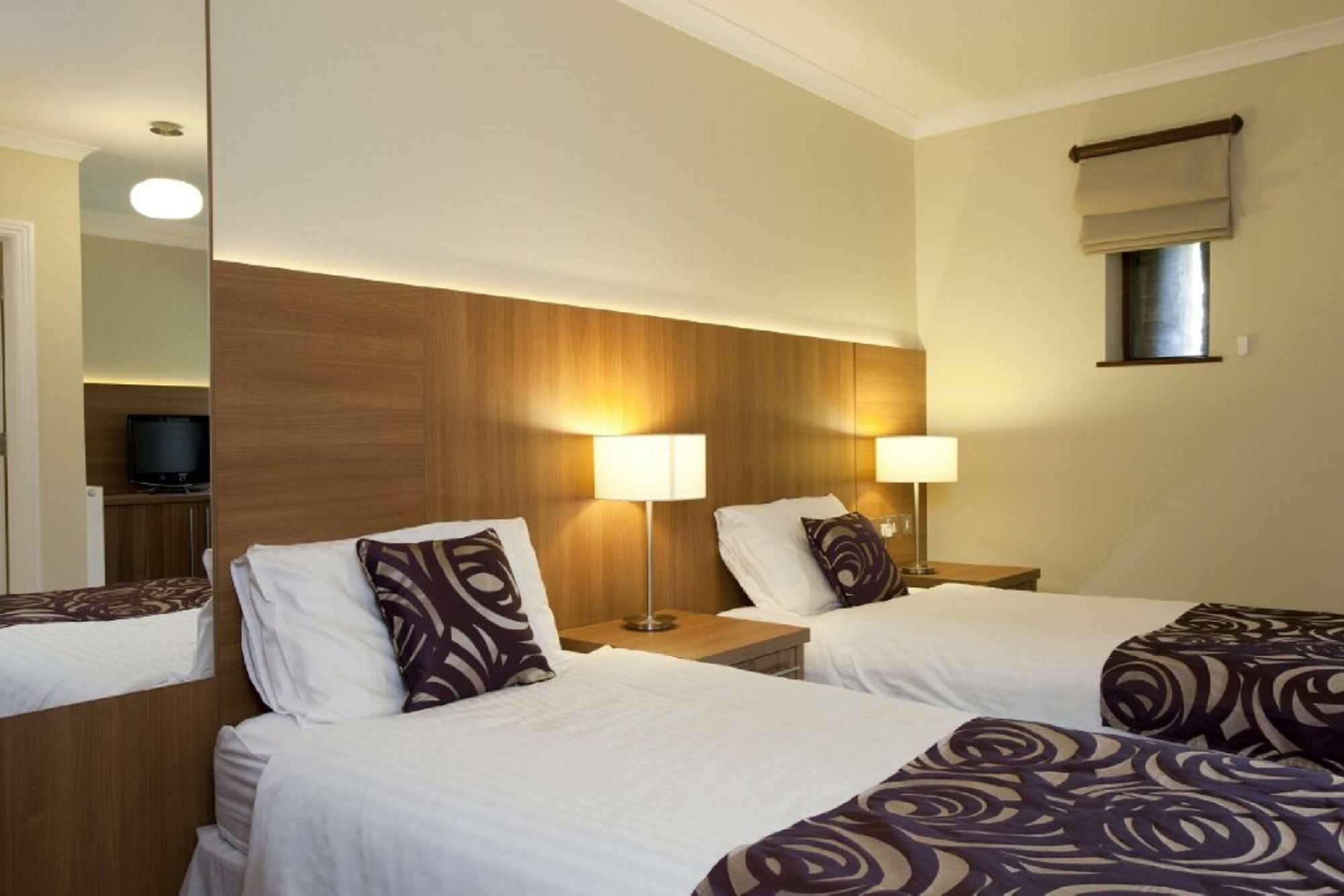 Boringdon Hall Hotel And Spa Plymouth Eksteriør bilde A typical bedroom at the hotel